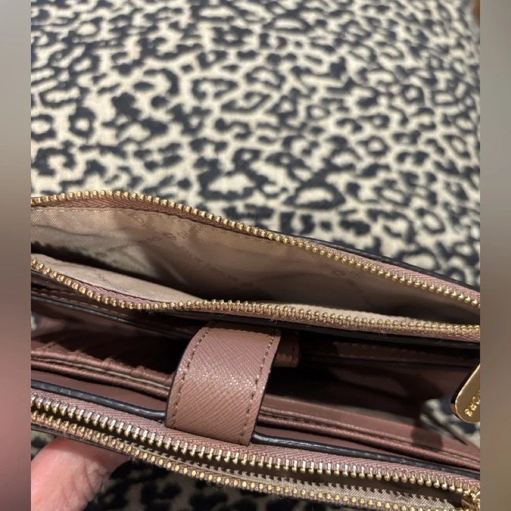 Like New Michael Kors Jet Set Travel Wallet/ Phone Holder *No Wrist Strap*